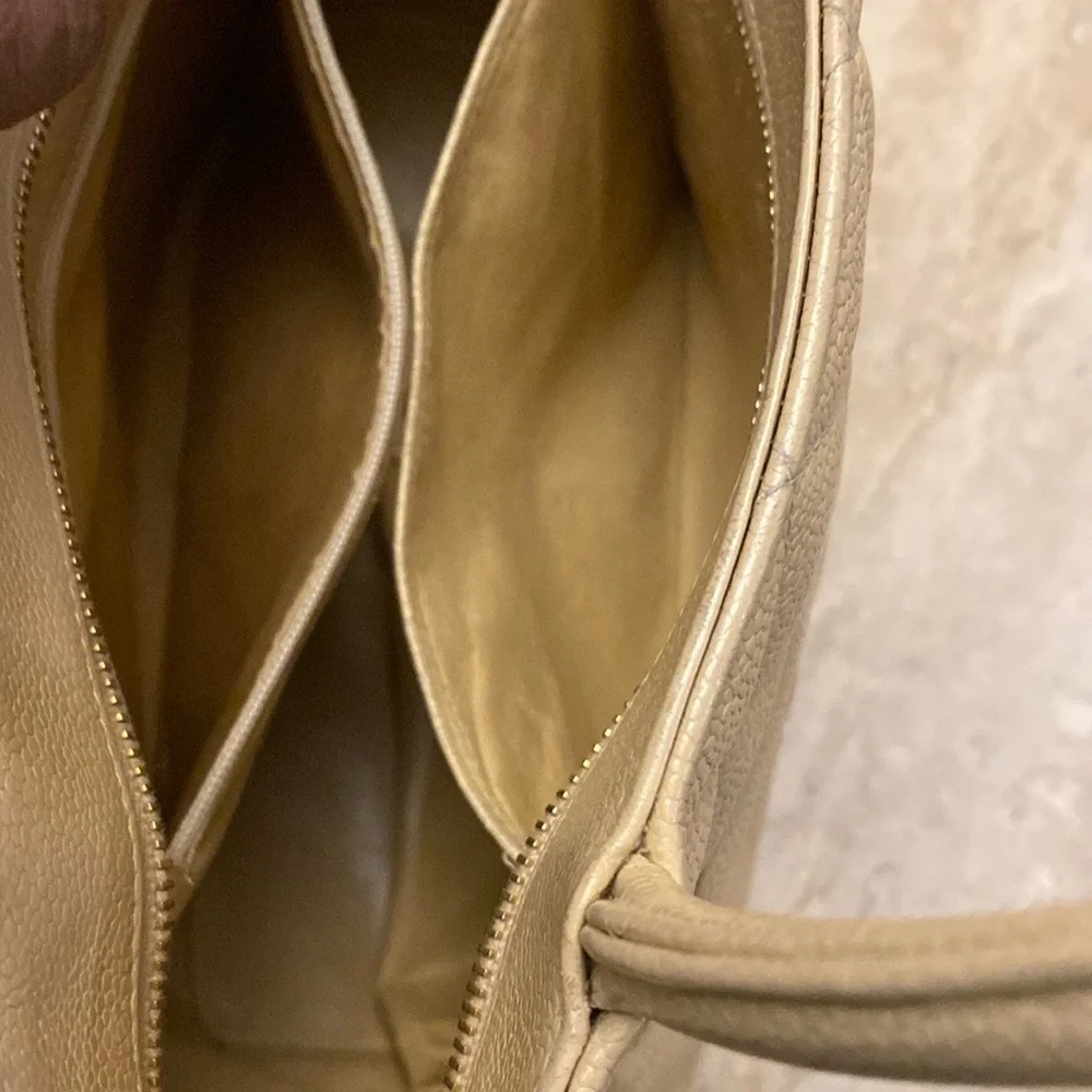 CHANEL Beige Authentic Vintage Caviar Medallion CC Tote-EUC with COA - Picture 6 of 16